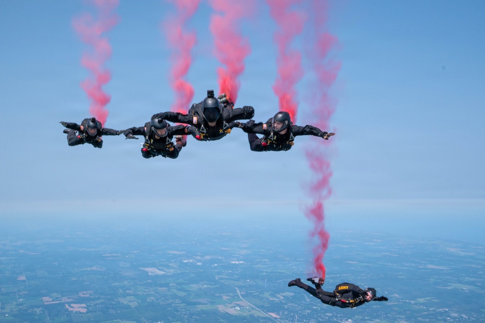 Golden Knights Drop Into the Rochester Airshow