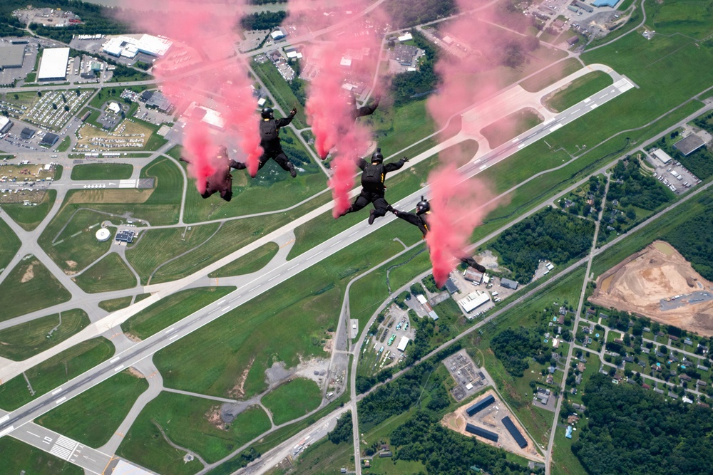 Golden Knights Drop Into the Rochester Airshow