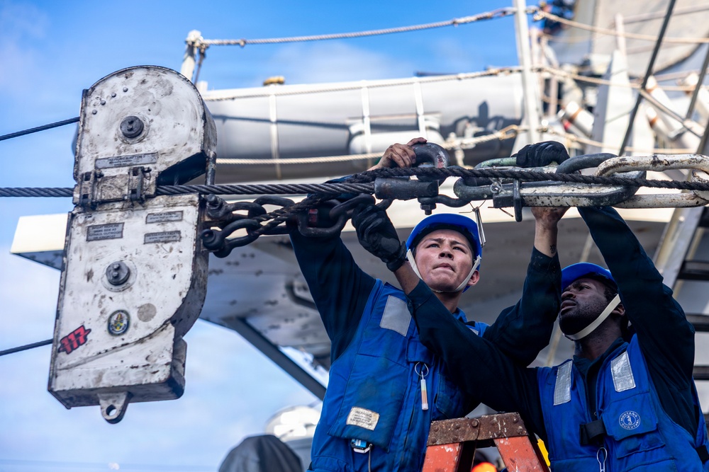USS Roosevelt (DDG 80) RAS With USNS William McLean (T-AKE 12)