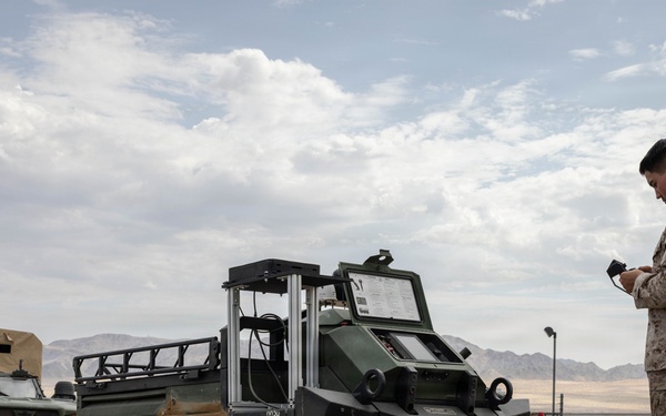 SLTE 4-26: 2nd Marine Division Loads HDT WOLF onto CH-53E Super Stallion