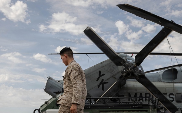 SLTE 4-26: 2nd Marine Division Loads HDT WOLF onto CH-53E Super Stallion