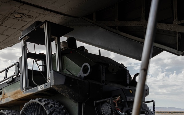 SLTE 4-26: 2nd Marine Division Loads HDT WOLF onto CH-53E Super Stallion
