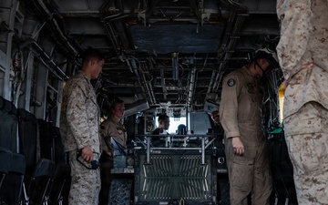 SLTE 4-26: 2nd Marine Division Loads HDT WOLF onto CH-53E Super Stallion