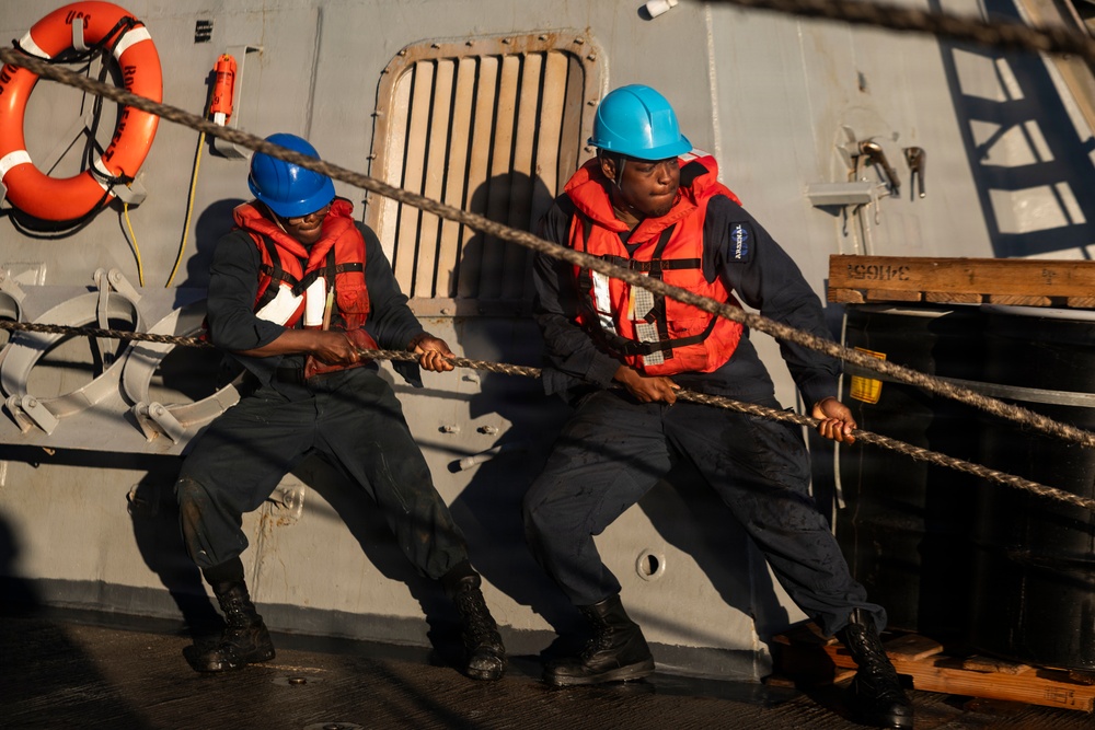 Early Morning RAS With USNS William McLean (T-AKE 12)