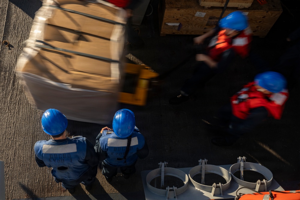 Early Morning RAS With USNS William McLean (T-AKE 12)