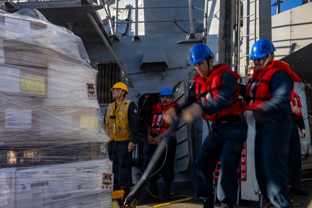 Early Morning RAS With USNS William McLean (T-AKE 12)
