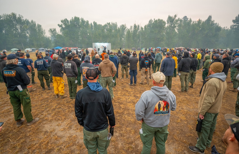 Oregon Air National Guard hand crews battle Grasshopper Fire