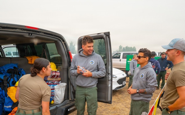 Oregon Air National Guard hand crews battle Grasshopper Fire