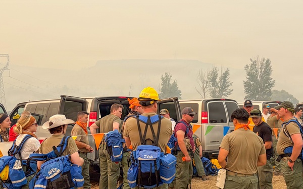 Oregon Air National Guard hand crews battle Grasshopper Fire