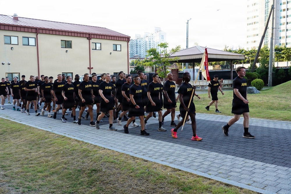 19th ESC Soldiers Build Cohesion Through Company Run