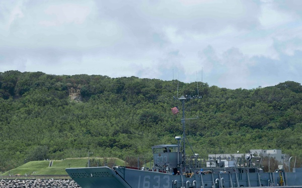 Naval Beach Unit 7 lands 31st MEU on Okinawa