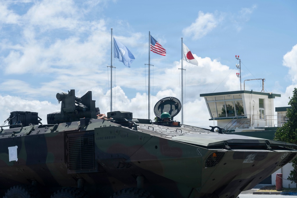 Naval Beach Unit 7 lands 31st MEU on Okinawa