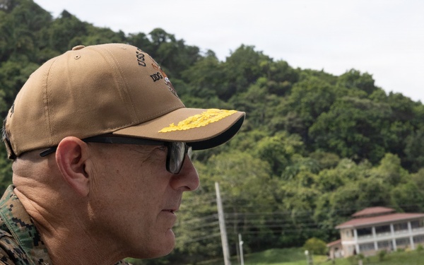SOUTHCOM leadership transits Panama Canal aboard USS Gridley