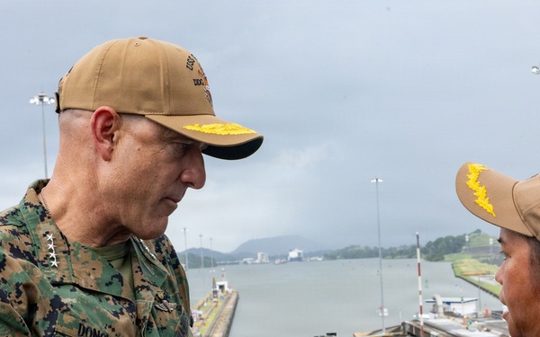 SOUTHCOM leadership transits Panama Canal aboard USS Gridley