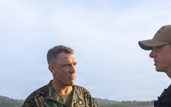 SOUTHCOM leadership transits Panama Canal aboard USS Gridley