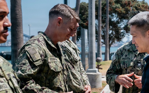 Acting SECNAV Visits EODGRU-1 Sailors