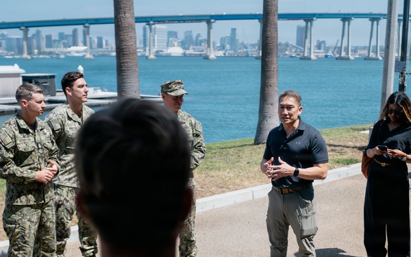 Acting SECNAV Visits EODGRU-1 Sailors