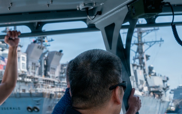 Acting SECNAV Observes EOD Training Onboard USS Fitzgerald