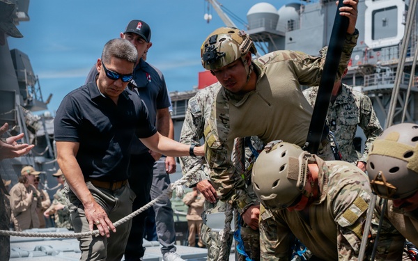Acting SECNAV Observes EOD Training Onboard USS Fitzgerald