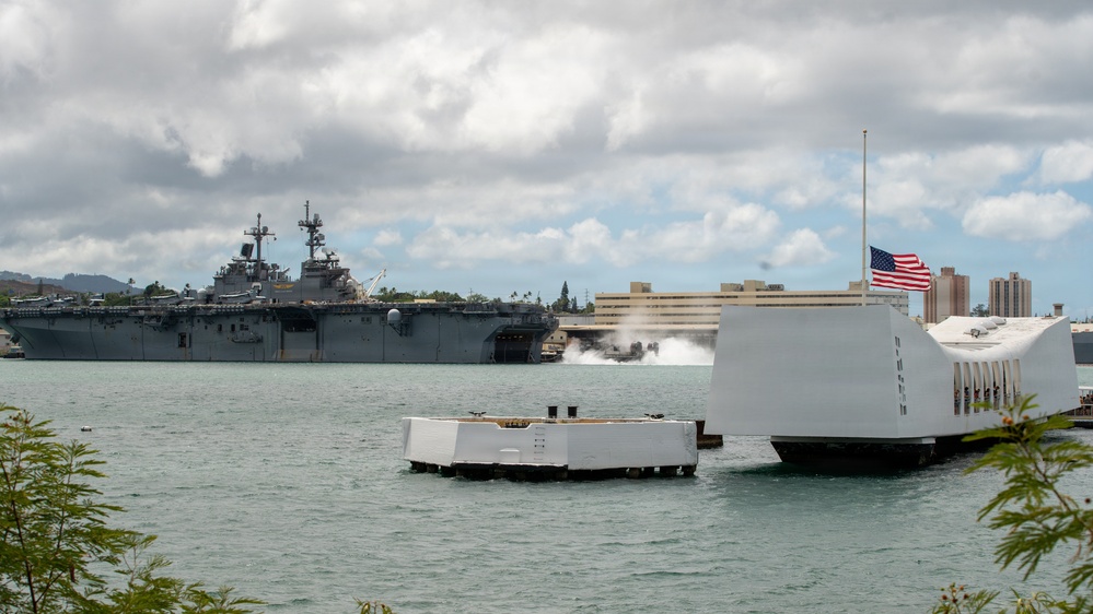 15th MEU, USS Essex conduct LCAC onload operations