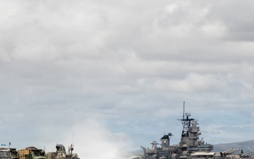 15th MEU, USS Essex conduct LCAC onload operations