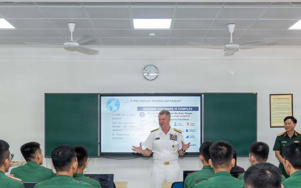 U.S. Pacific Command leader visits Vietnam to strengthen defense partnership