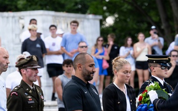 N.C. Courage Women’s Soccer Team Pays Tribute to the Fallen at Arlington National Cemetery