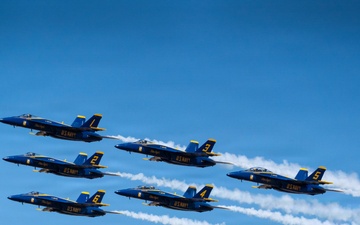 U.S. Navy Blue Angels Arrive at Portland Air National Guard Base