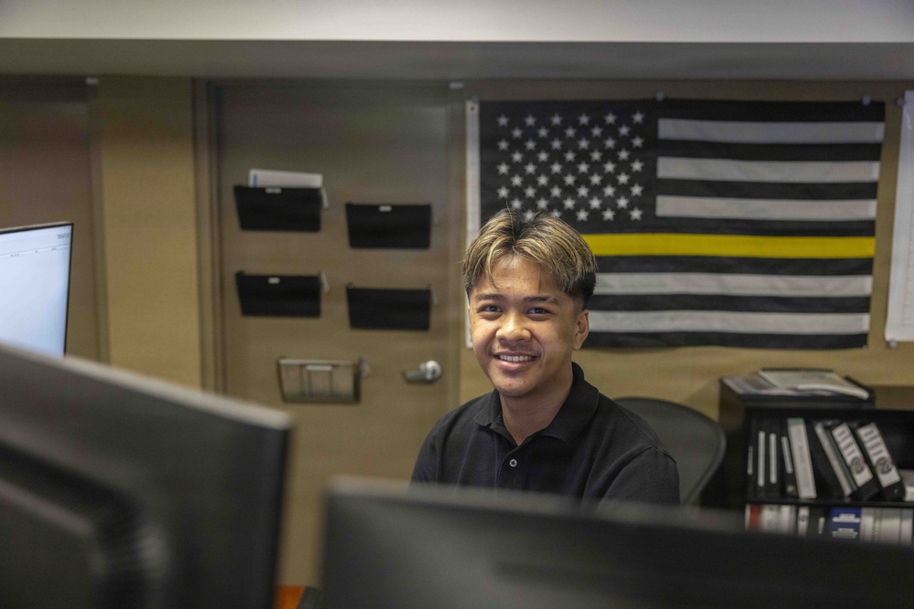 Calm Under Pressure: Emergency Dispatcher Earns 'Stork Award' for Guiding 911 Caller Through Childbirth