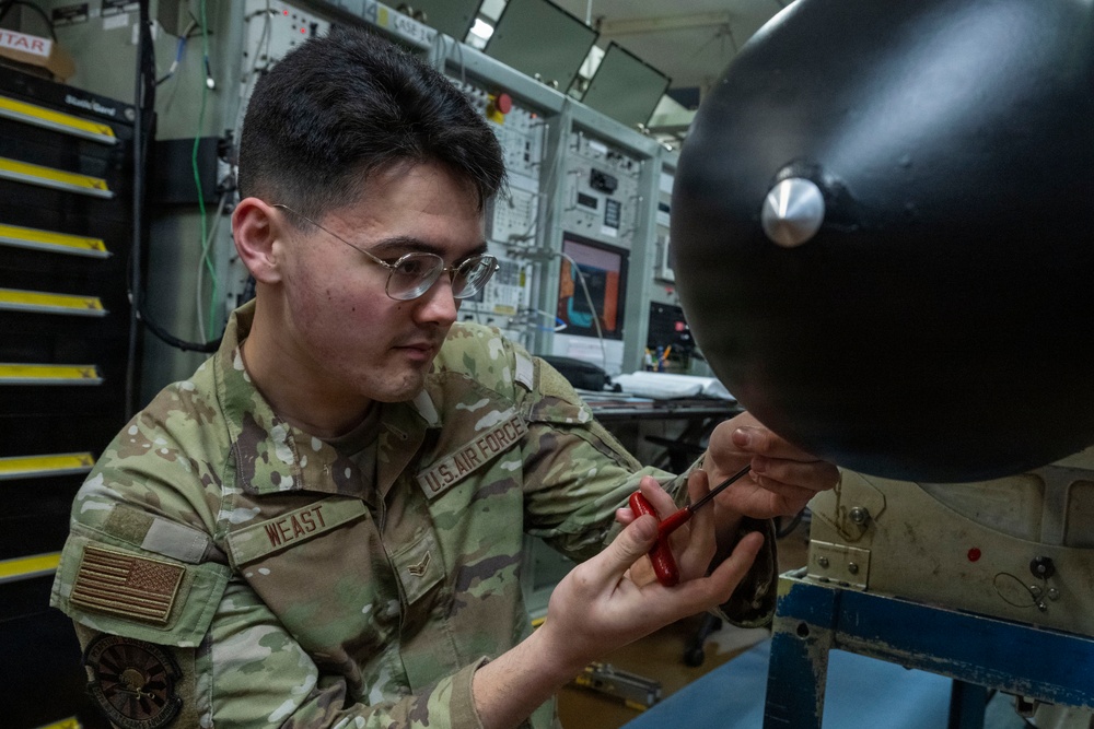35th Maintenance Squadron avionics technicians ensure F-16 readiness