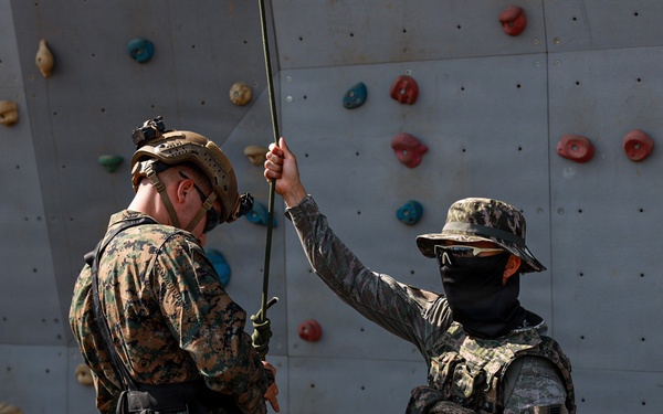 KMEP 26.2 | U.S. and ROK Marines Conduct Team Building Exercises