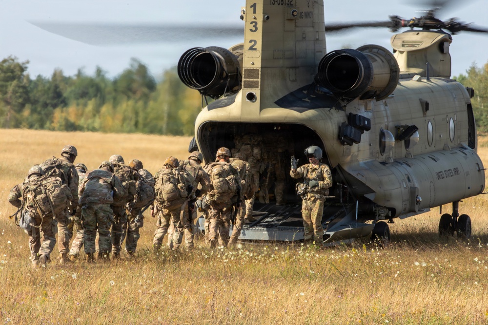 USAREUR-AF Best Squad Competition—hot load onto a CH-47 Chinook
