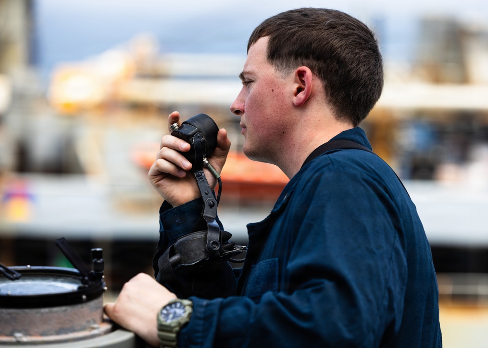 Replenishment-at-sea Aboard USS Ross (DDG 71)