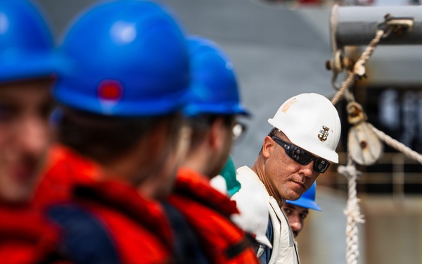 Replenishment-at-sea Aboard USS Ross (DDG 71)