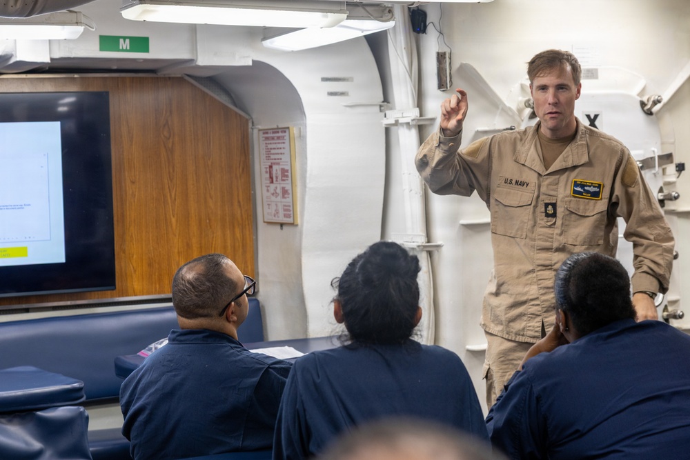 John Paul Jones Sailor Conducts Training
