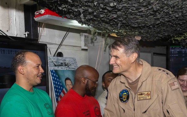 VADM Renshaw, NAVCENT, Visits USS George H.W. Bush