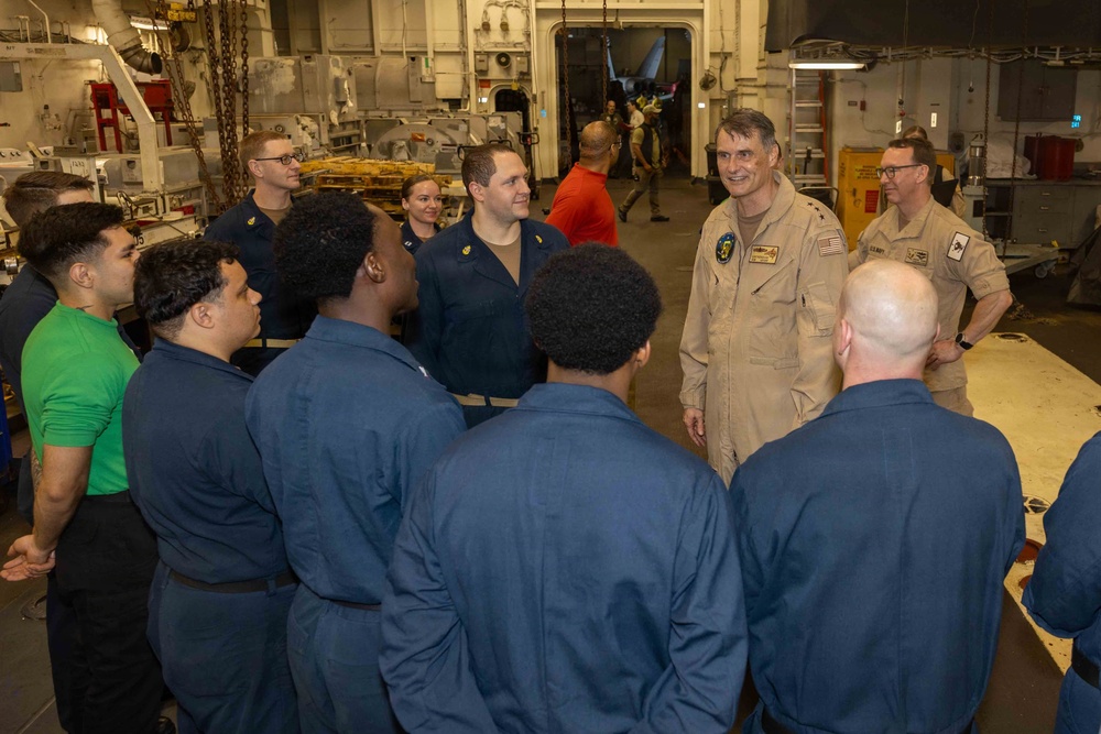 VADM Renshaw, NAVCENT, Visits USS George H.W. Bush
