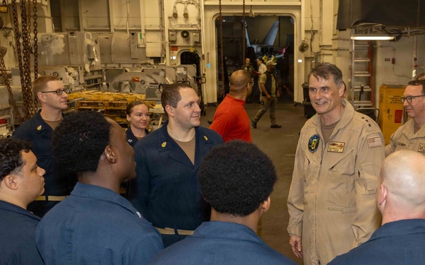 VADM Renshaw, NAVCENT, Visits USS George H.W. Bush