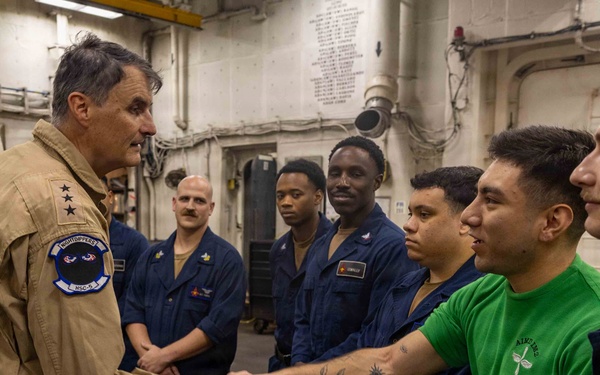 VADM Renshaw, NAVCENT, Visits USS George H.W. Bush