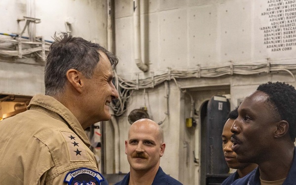 VADM Renshaw, NAVCENT, Visits USS George H.W. Bush