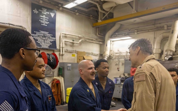 VADM Renshaw, NAVCENT, Visits USS George H.W. Bush