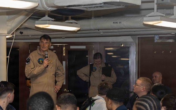 VADM Renshaw, NAVCENT, Visits USS George H.W. Bush