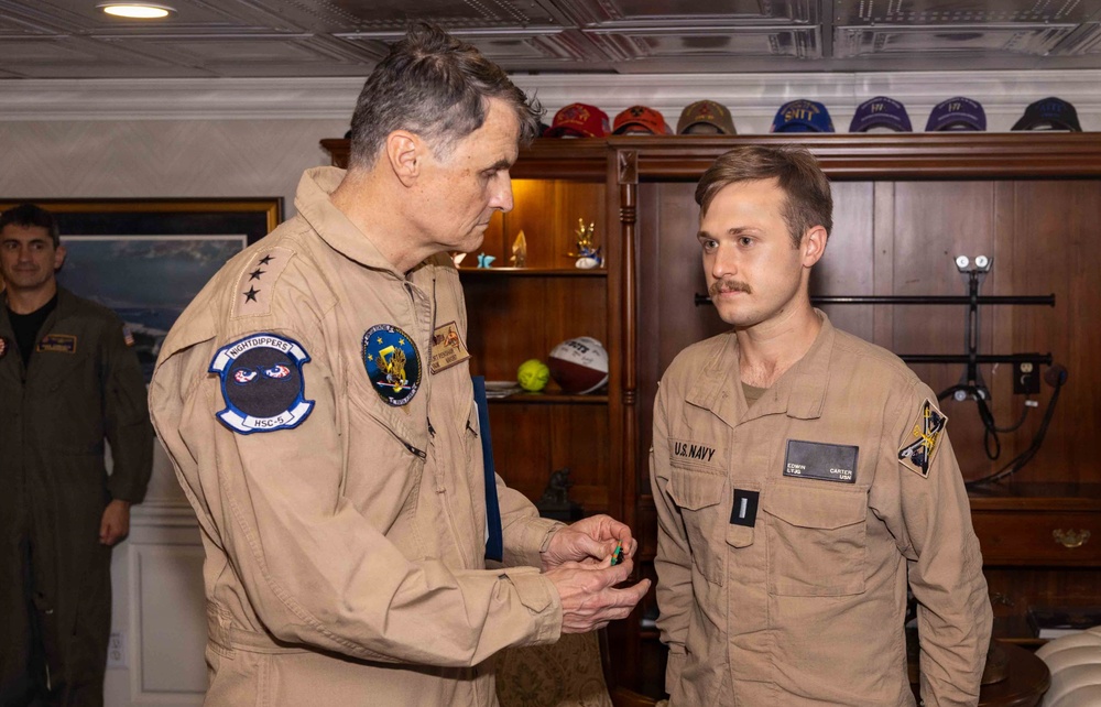 VADM Renshaw, NAVCENT, Visits USS George H.W. Bush