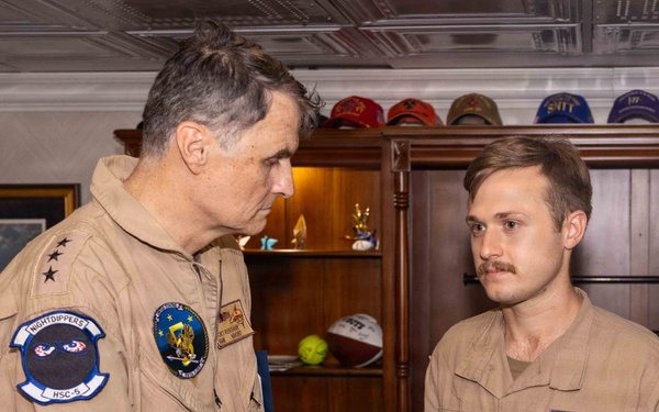 VADM Renshaw, NAVCENT, Visits USS George H.W. Bush