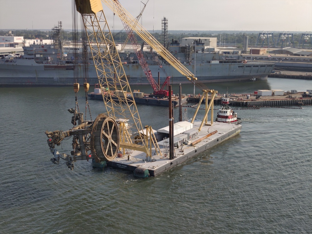Coast Guard oversees removal of submerged crane in Charleston, South Carolina