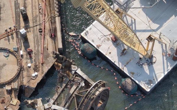 Coast Guard oversees removal of submerged crane in Charleston, South Carolina
