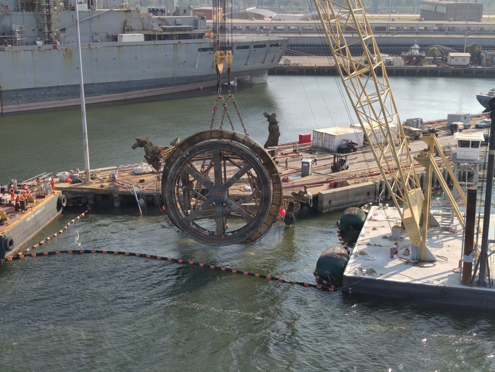 Coast Guard oversees removal of submerged crane in Charleston, South Carolina