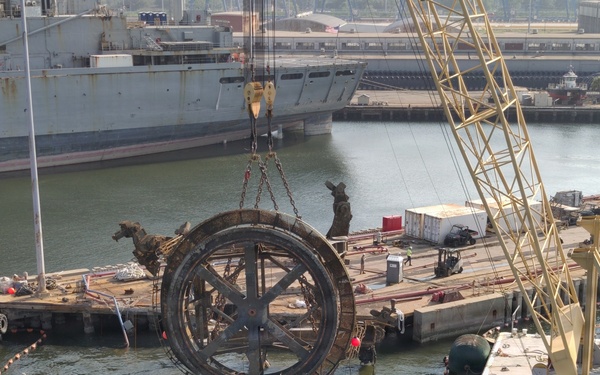 Coast Guard oversees removal of submerged crane in Charleston, South Carolina