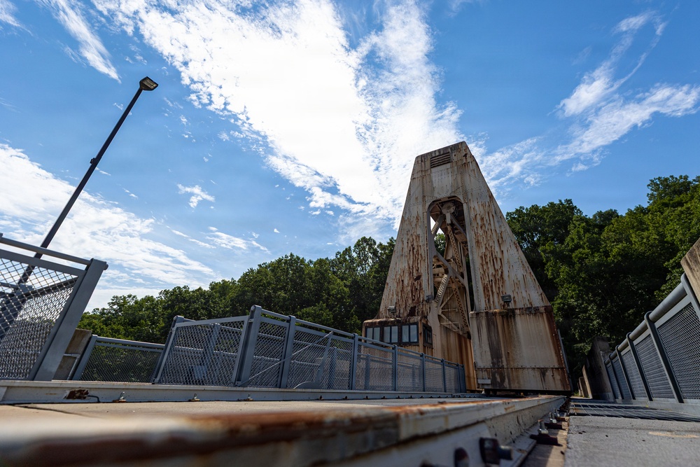 A Tale of Two Cranes: Pittsburgh District Rehabilitates 1942-Era Flood Mitigation Machinery
