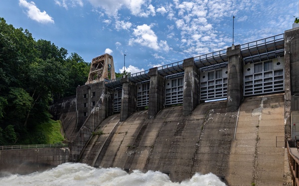A Tale of Two Cranes: Pittsburgh District Rehabilitates 1942-Era Flood Mitigation Machinery